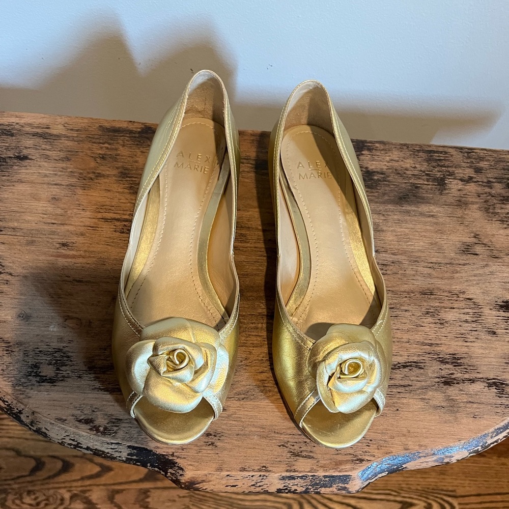 Gold flats